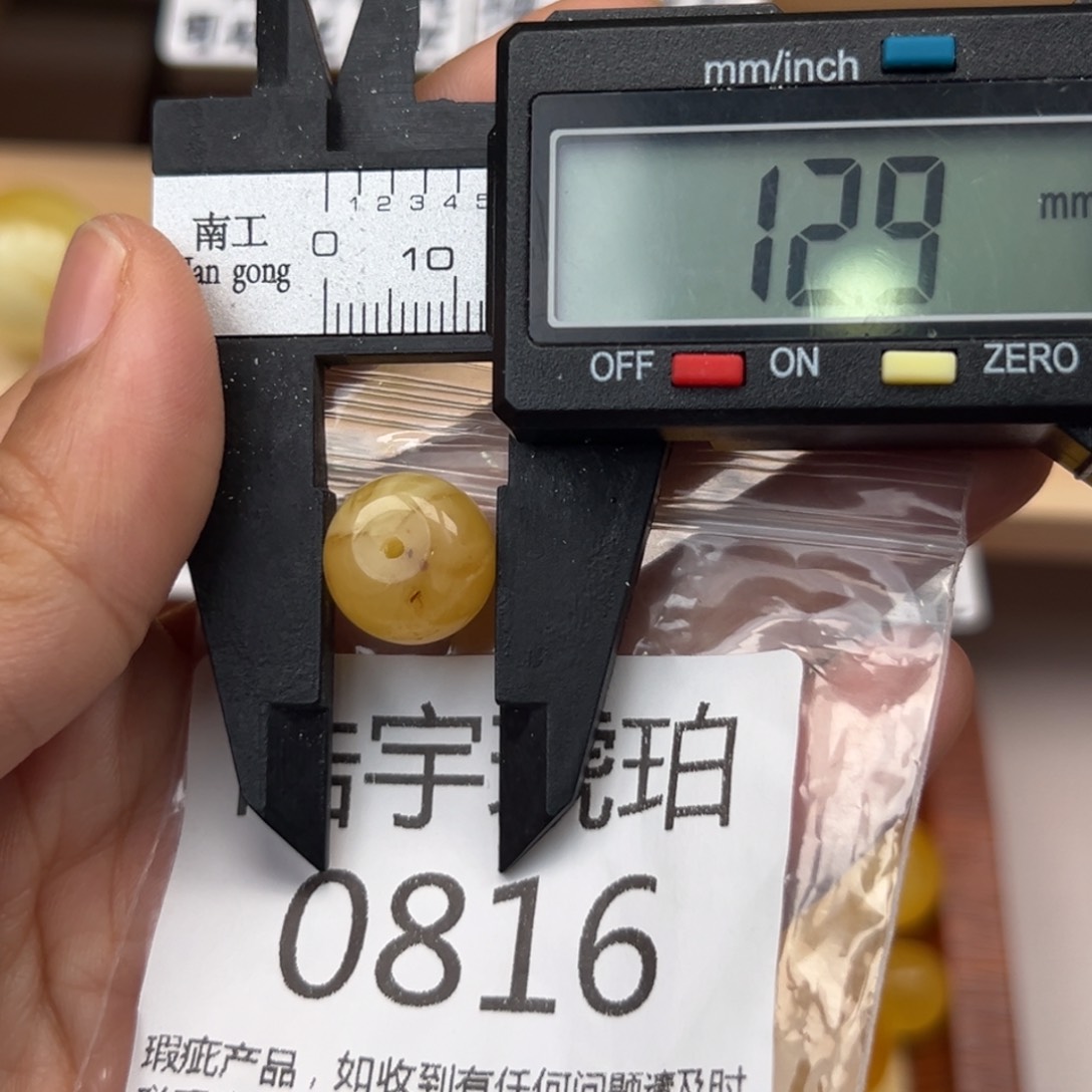 琥珀裸石未镶嵌蜜蜡珠子 带瑕疵