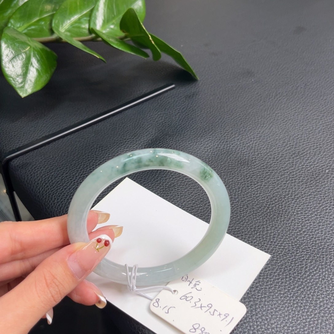 未镶嵌手镯（圆镯）翡翠手镯