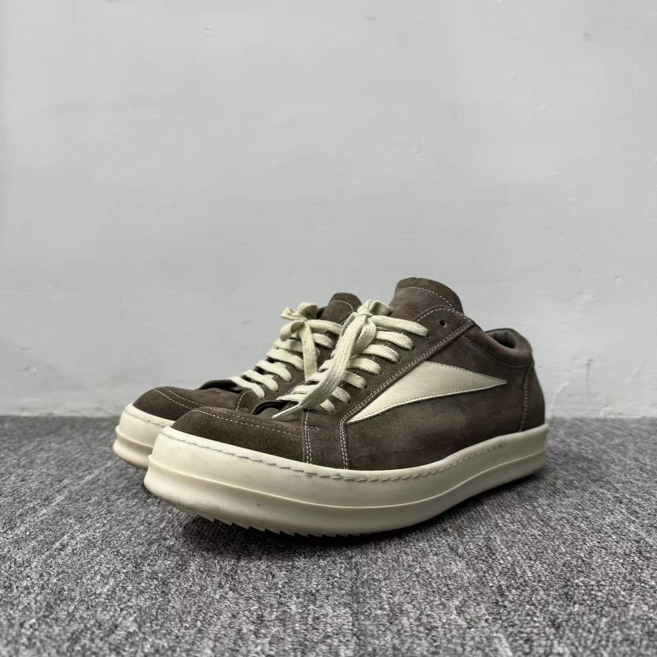 90新 RICKOWENS 牛皮绒面低帮板鞋/42码/编码13869