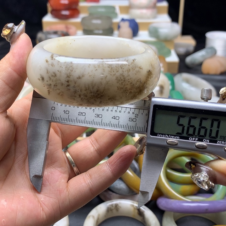 未镶嵌手镯石英质玉8