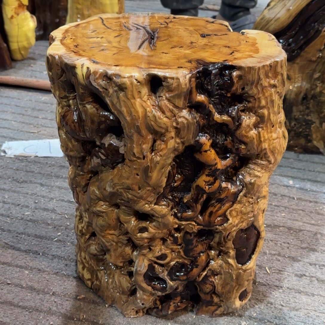 北***宫龙纹鸡心枣木手工艺品 