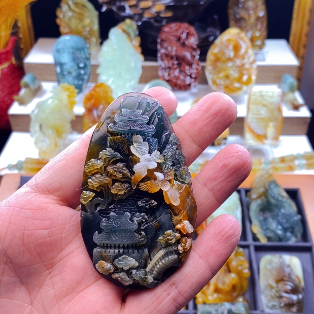 蛇纹石玉颈饰未镶嵌庄****框