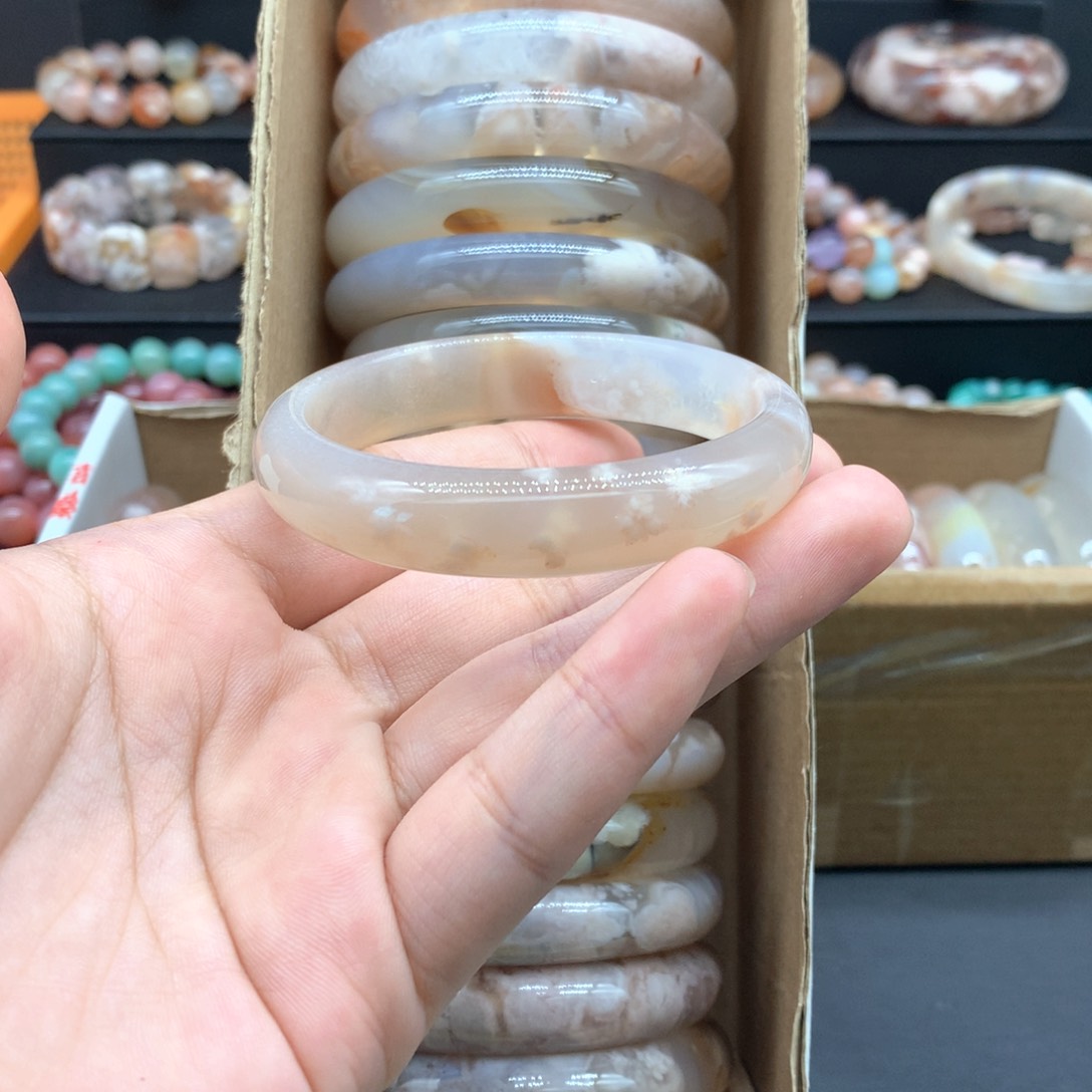【闪购商品】手镯玛瑙/玉髓未镶嵌布**糕