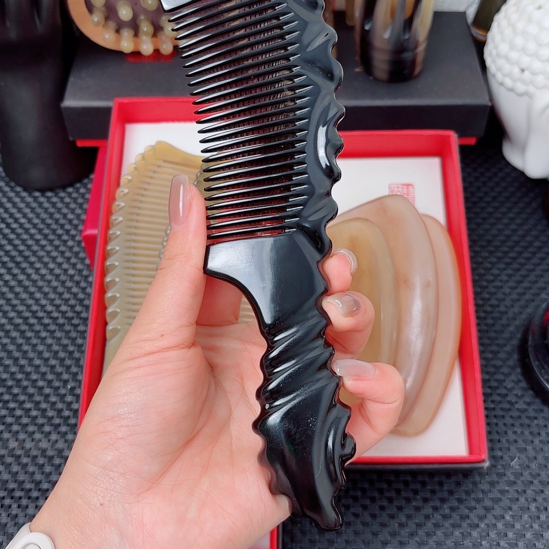 纯手工制作纯牛角梳子