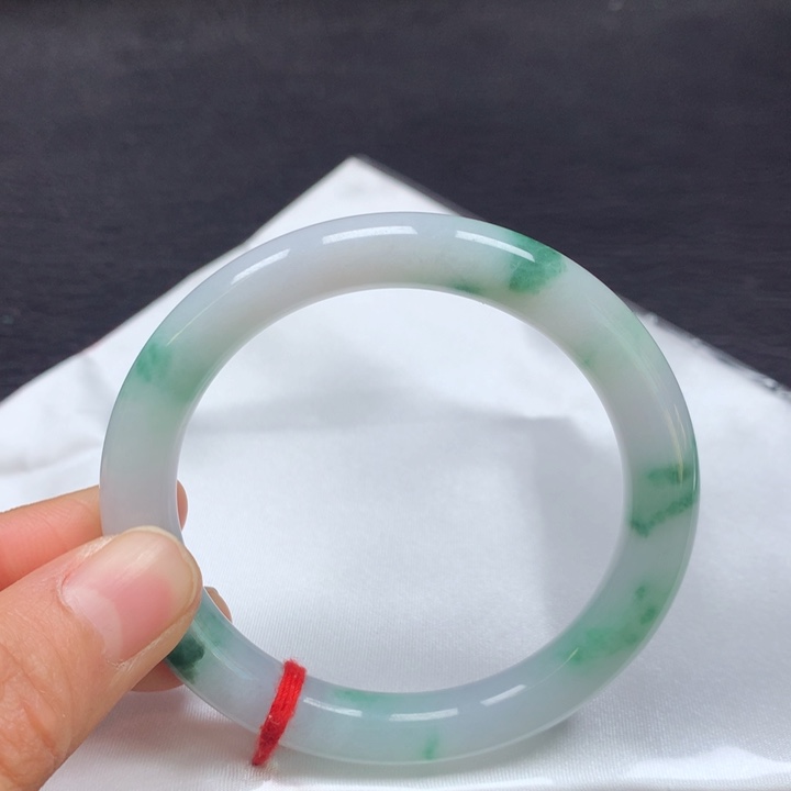 翡翠手镯（圆镯）未镶嵌54圈