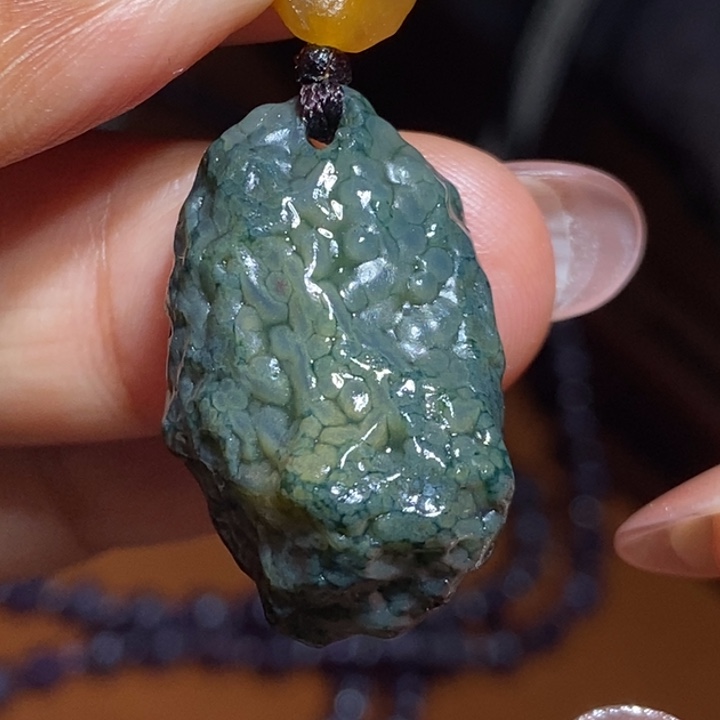 花岗石只买单纯的吊坠，没带链子，属的性质。