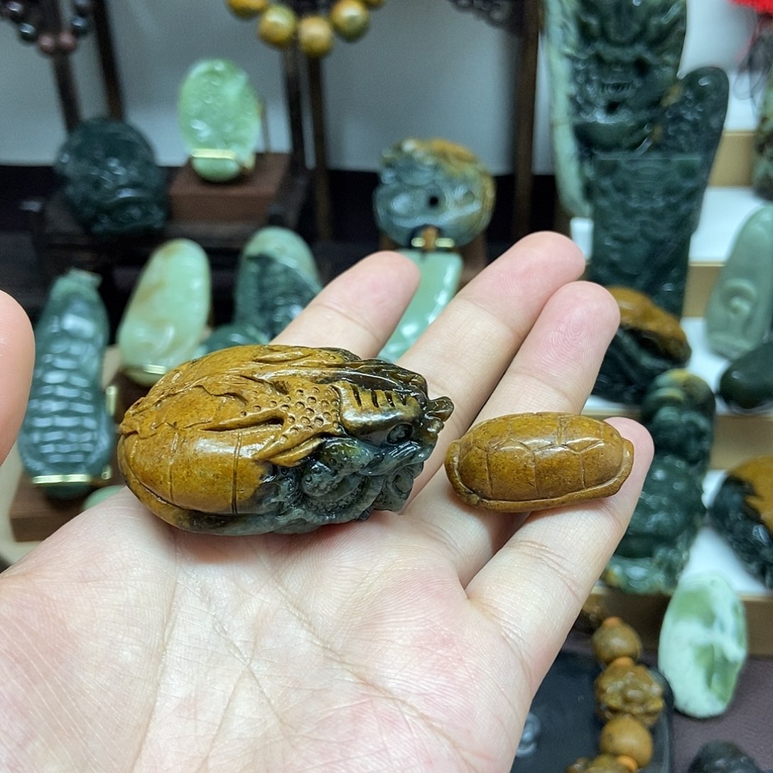 岫岩老玉（透闪石质玉）未镶嵌把件