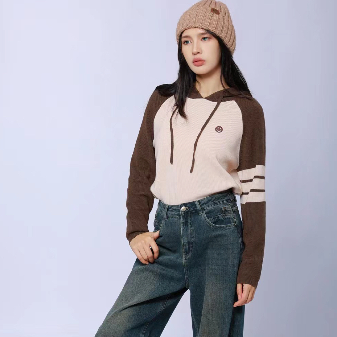 宽松连帽拼接式针织卫衣