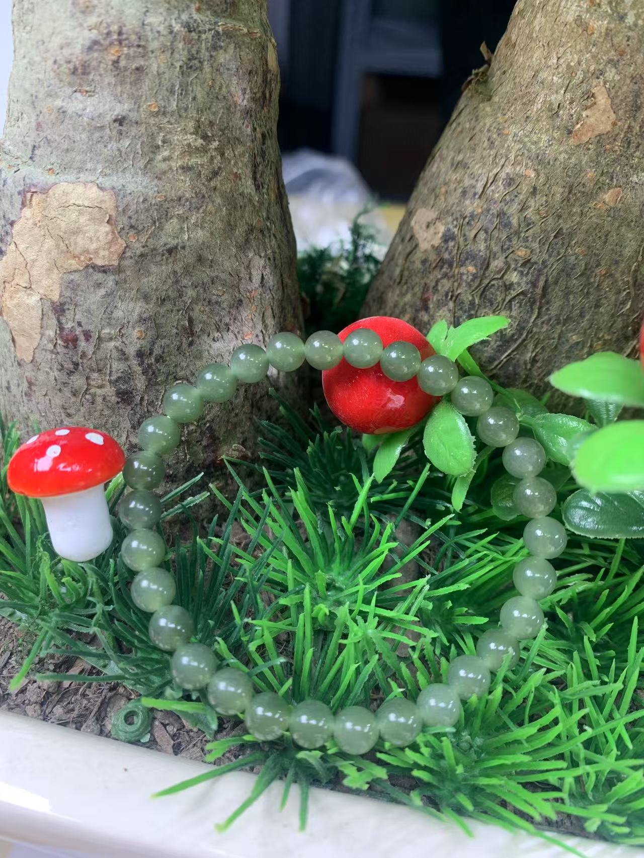 精致百搭满绿款和田玉手串-多样性发货