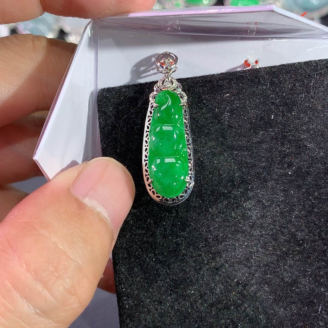 翡翠吊坠(赠链)18K金镶嵌