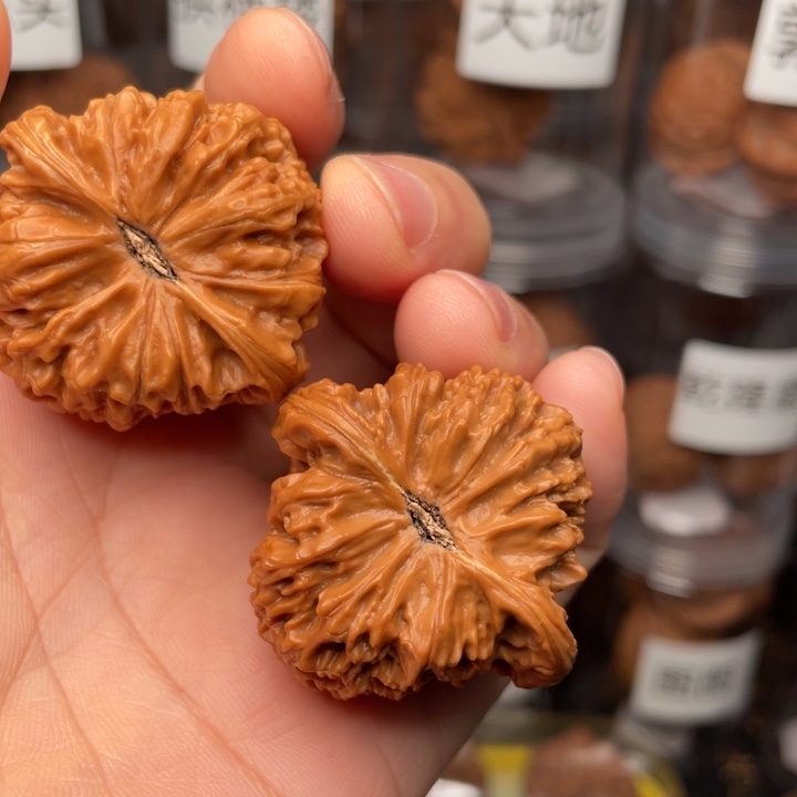 吊坠文玩核桃翰****憨三角将