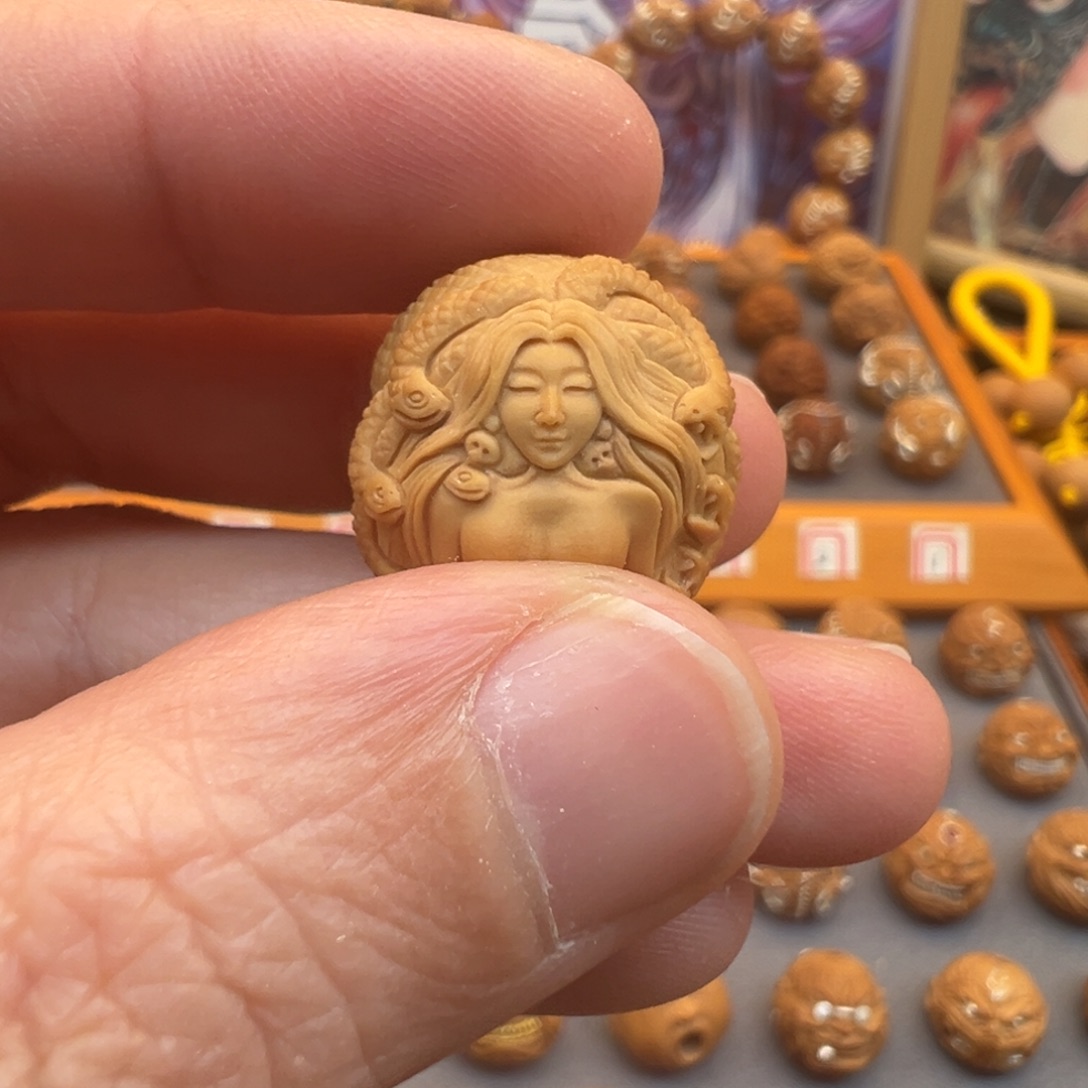 吊坠猴头核桃蛇女