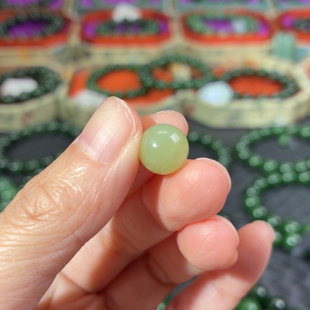 星***子和田玉（黄玉）未镶嵌珠宝半成品