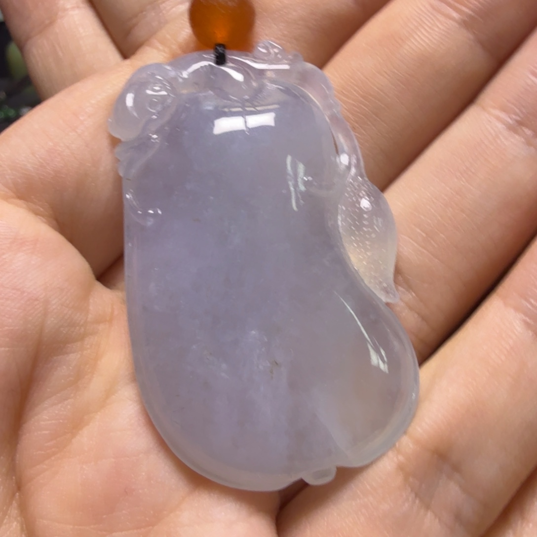 此***人翡翠未镶嵌颈饰吊坠