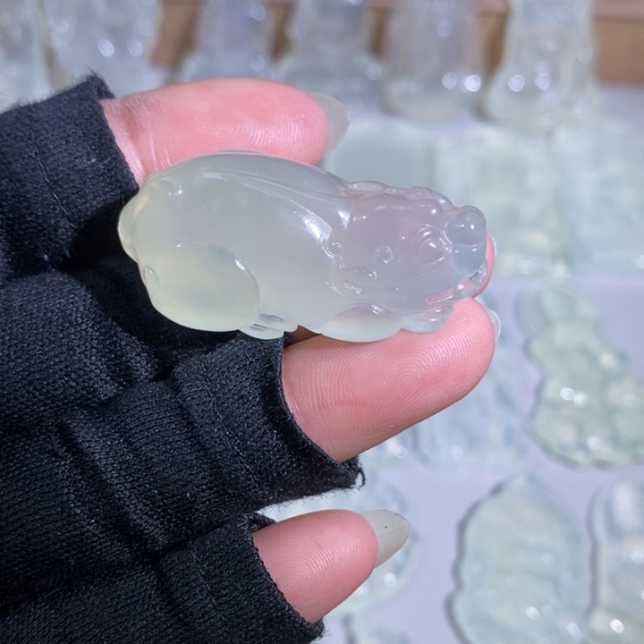 岫玉未镶嵌颈饰吊坠