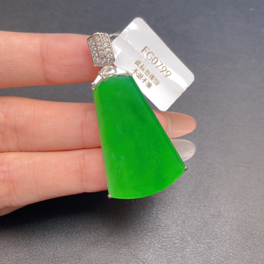 【闪购商品】吊坠(不含链)银S925镶嵌翡翠