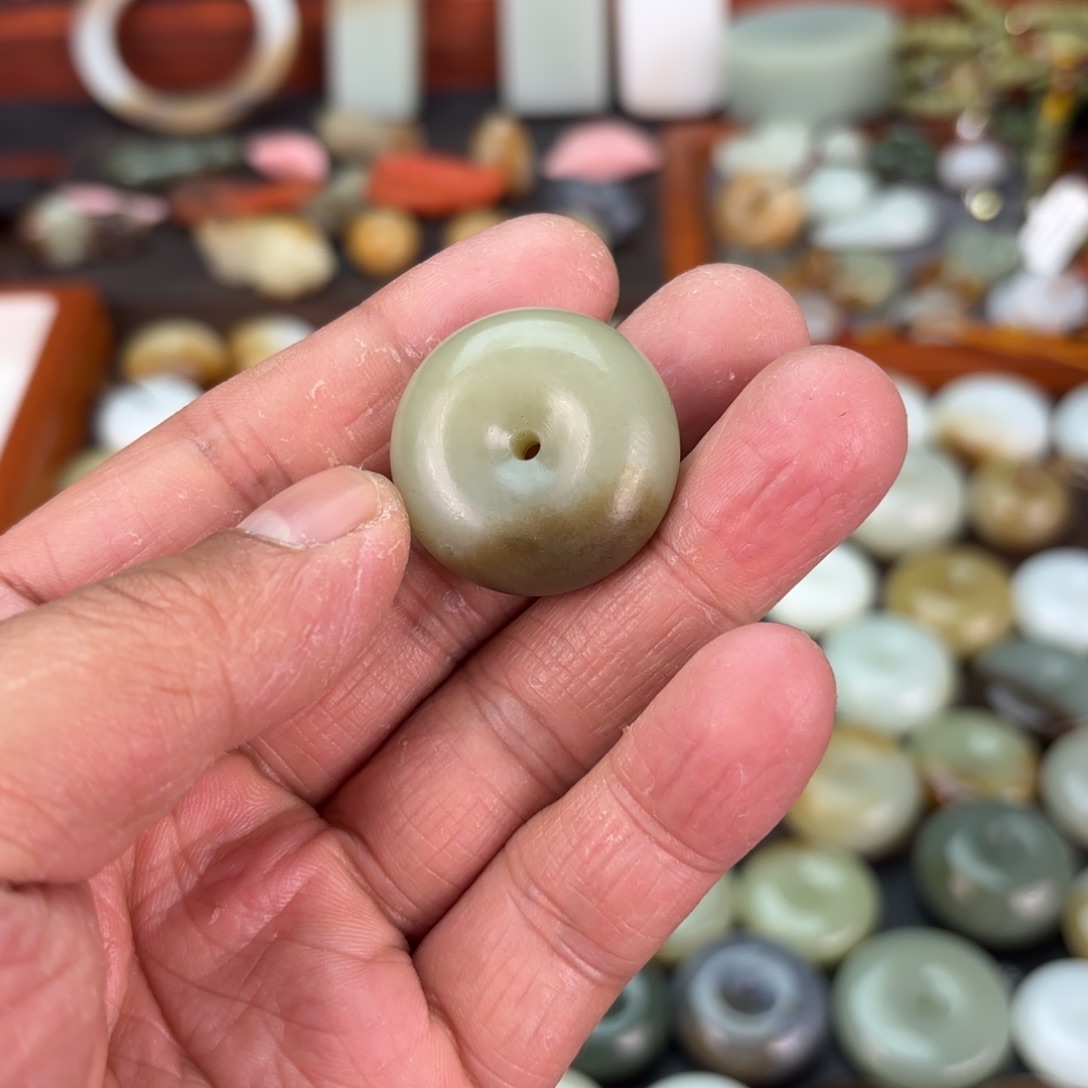 和田玉（糖玉）颈饰未镶嵌