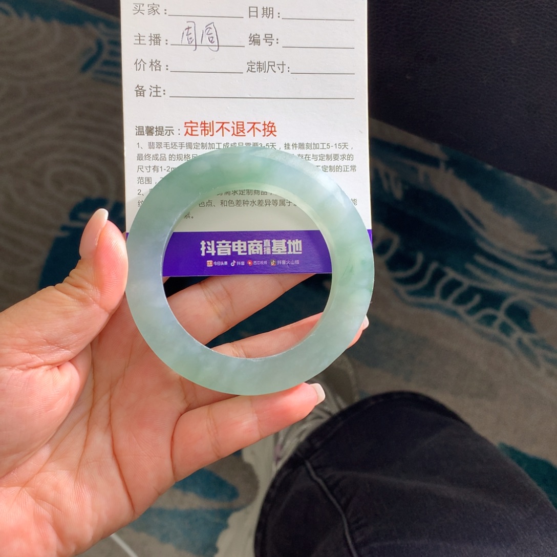 小****定制翡翠未镶嵌手镯