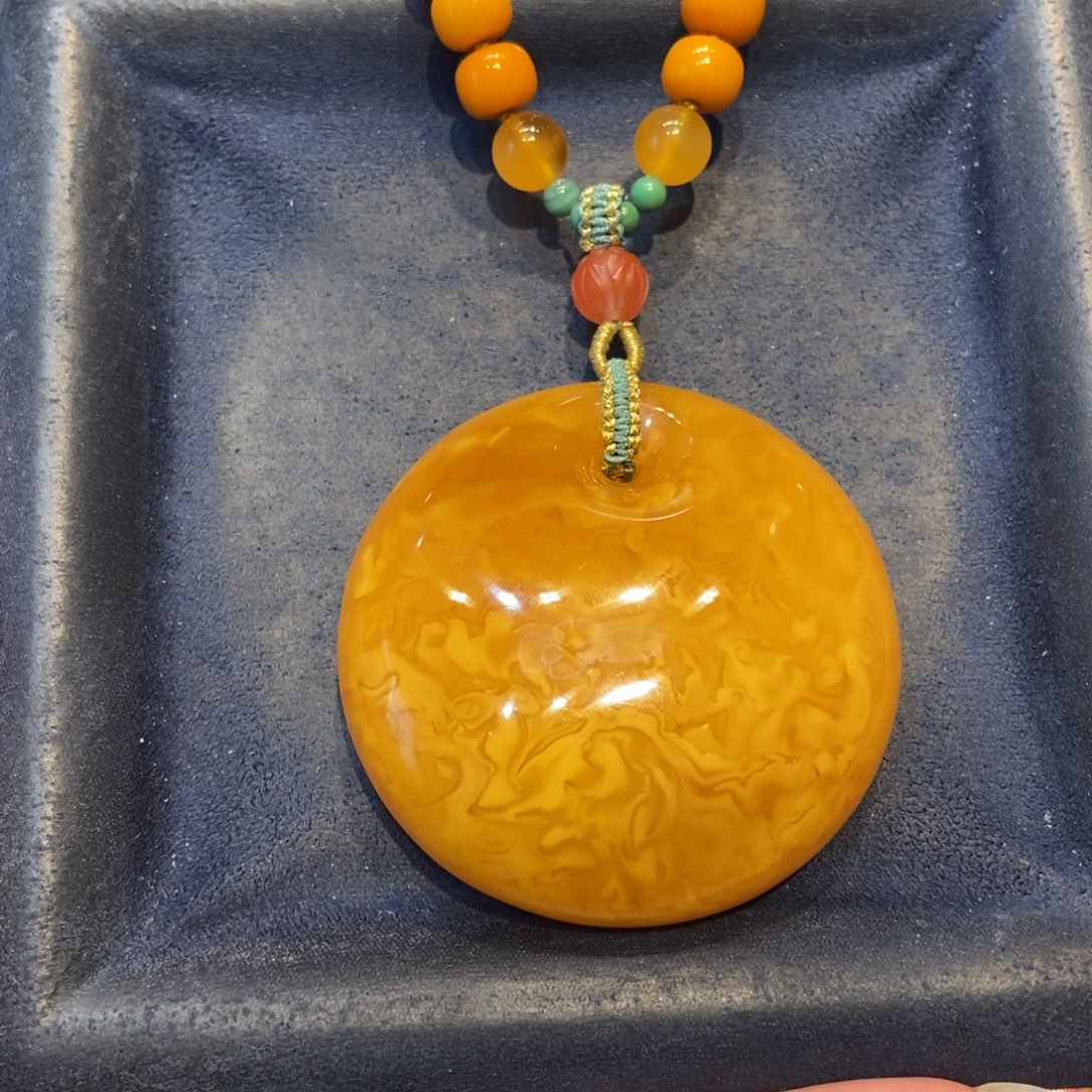 琥珀未镶嵌颈饰蜜蜡