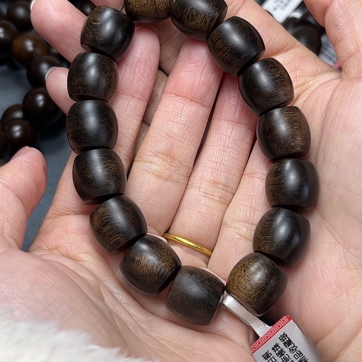 沉香手串手****4白棋留疤