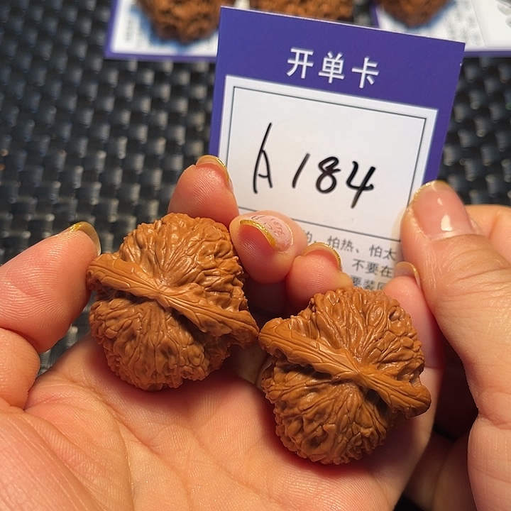 桃核把件37狮子A184