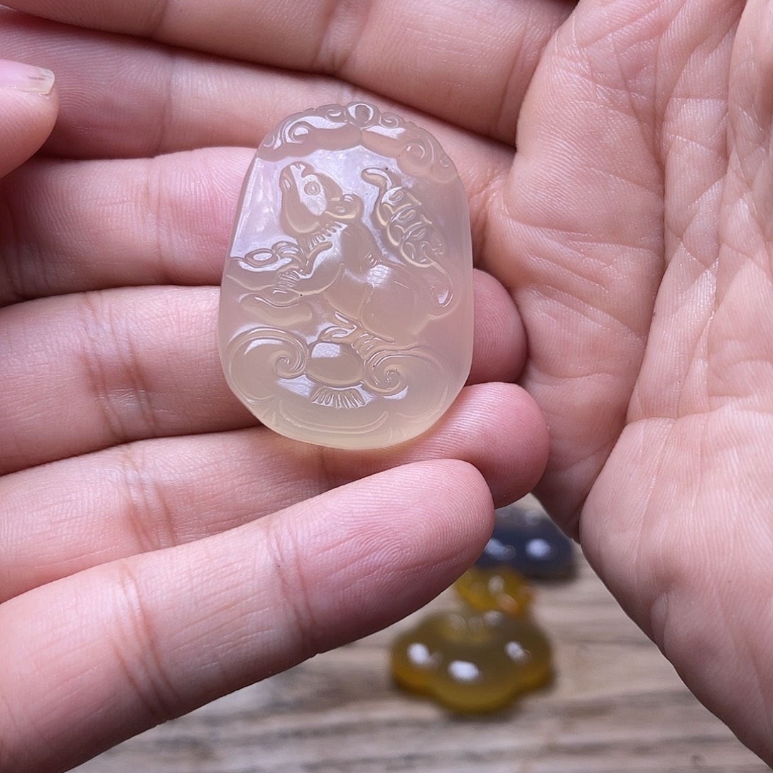 用***5玛瑙/玉髓未镶嵌挂件