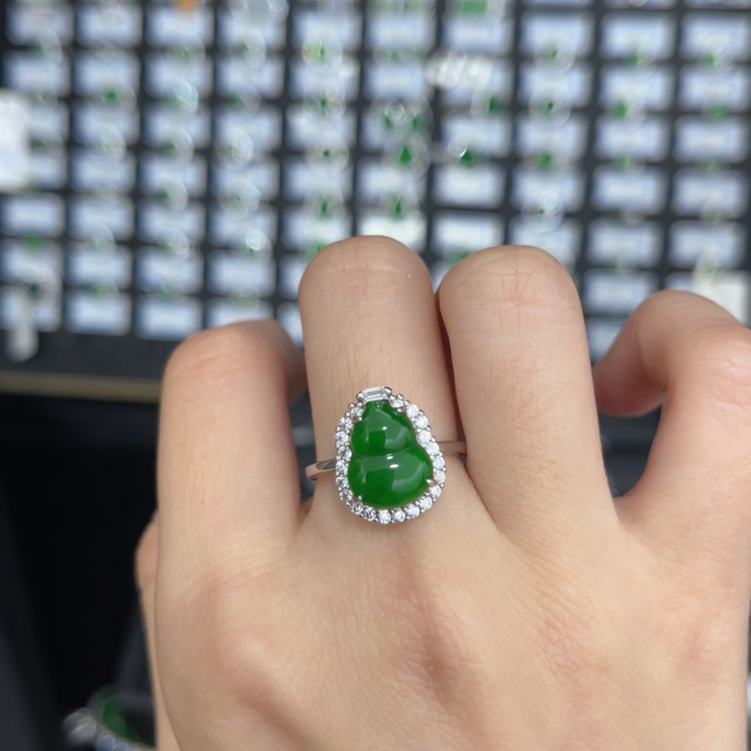 翡翠戒指银S925镶嵌翡翠戒指
