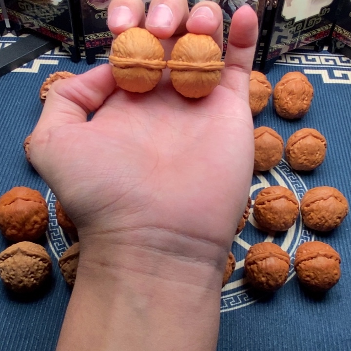 文玩核桃把件光头佛肚