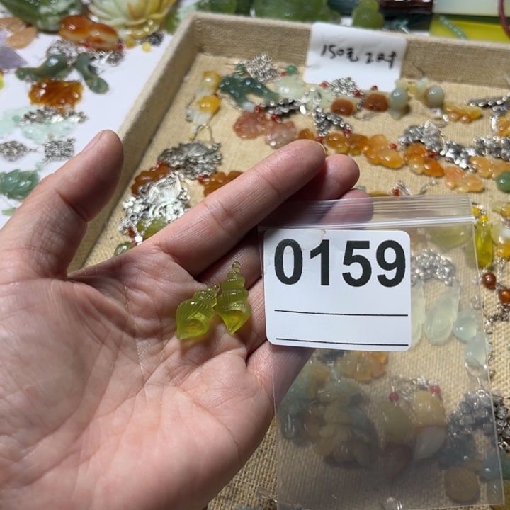 好***莲蛇纹石玉合金耳饰