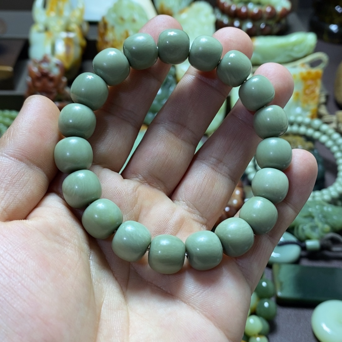 皮***子岫岩老玉（透闪石质玉）未镶嵌手链