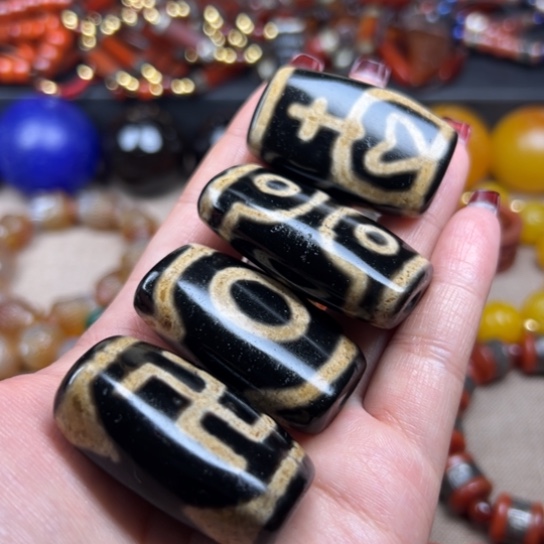 玛瑙/玉髓颈饰未镶嵌天**勤