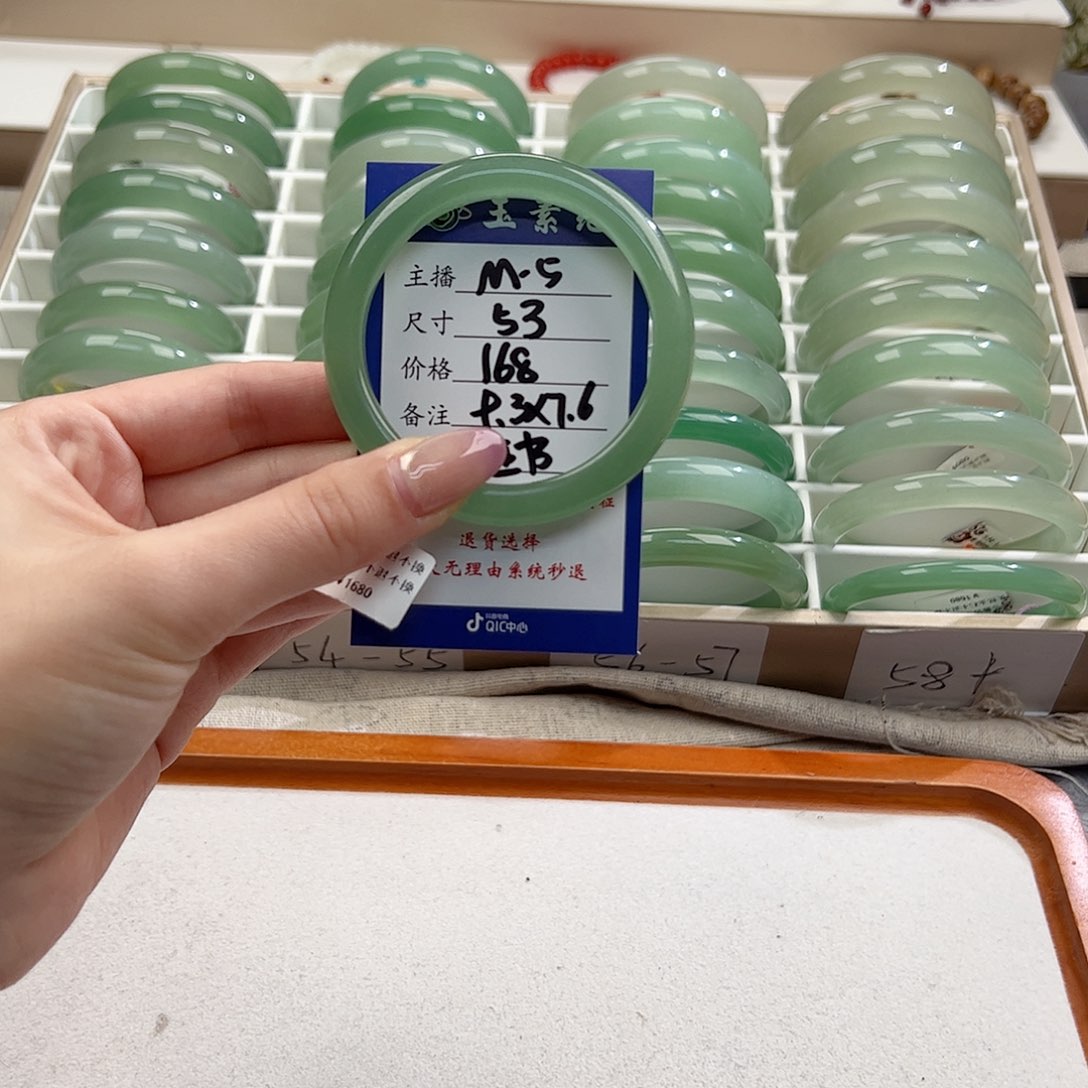 东陵石手镯未镶嵌A****?