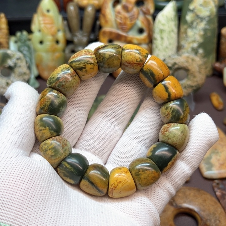 未镶嵌岫岩河磨玉（透闪石质玉）车挂雨*