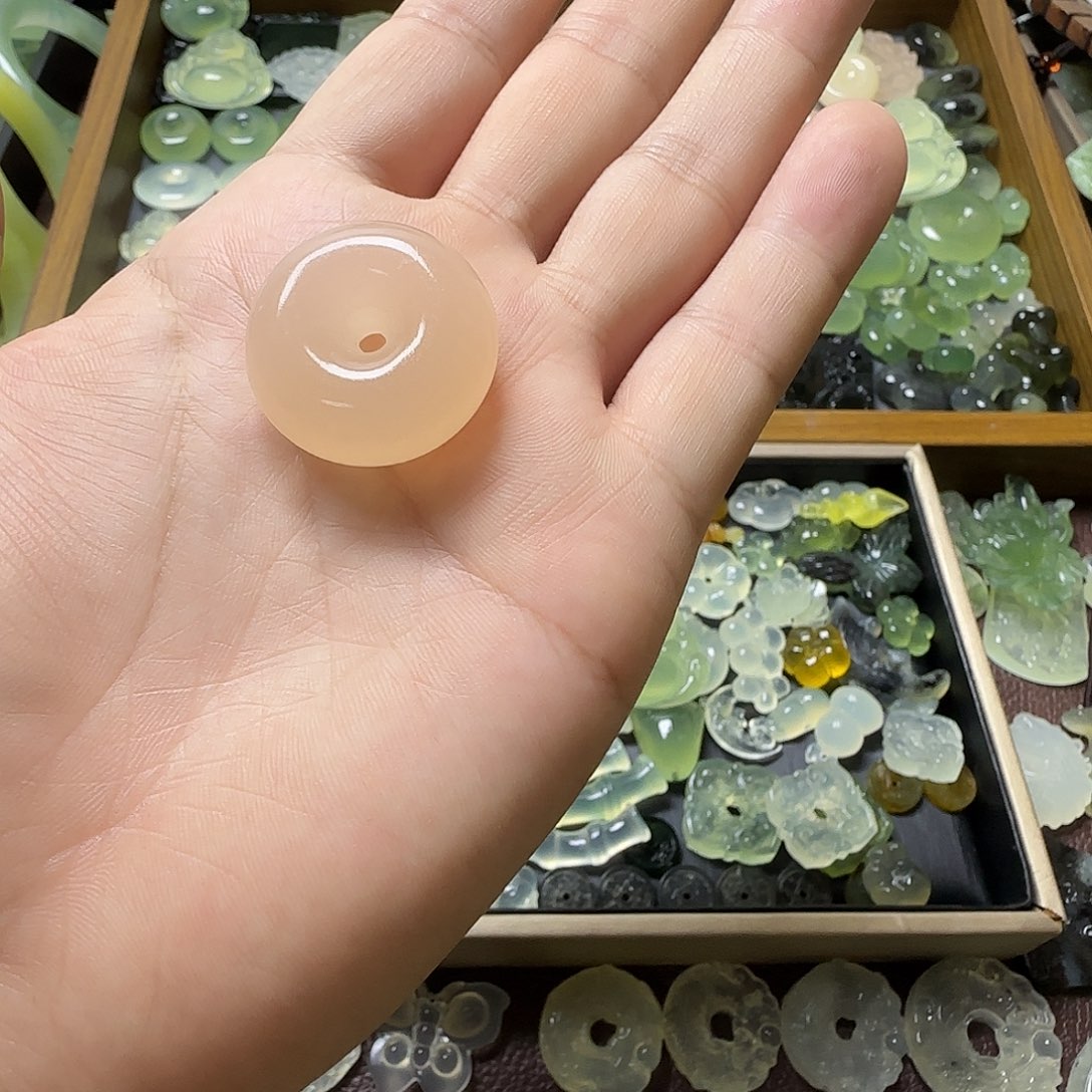 蛇纹石玉未镶嵌颈饰爱***屁