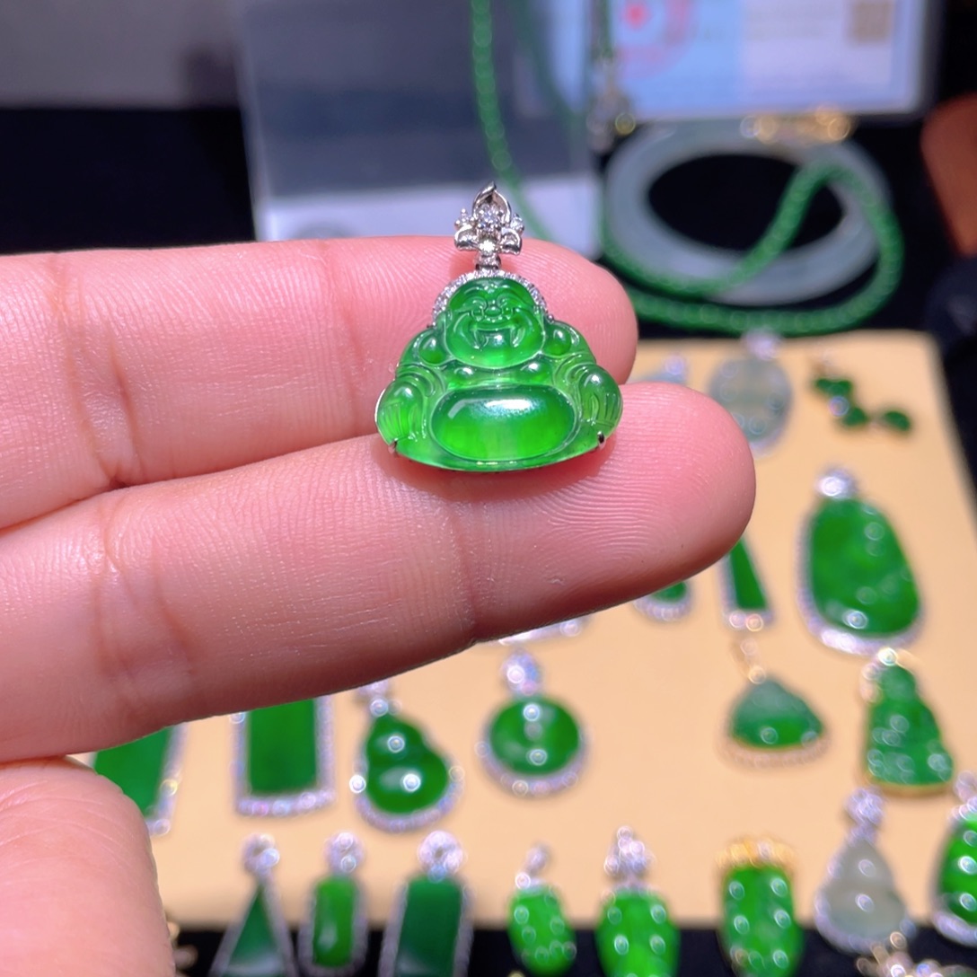 翡翠颈饰18K金镶嵌翡翠