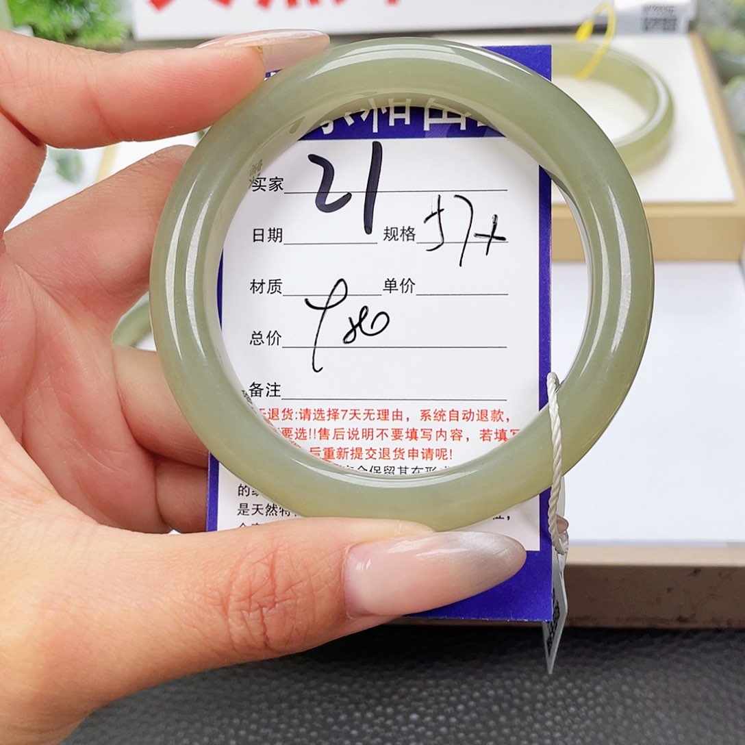 和田玉手镯未镶嵌