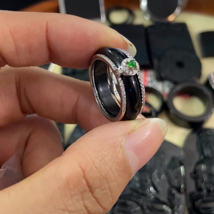 翡翠戒指未镶嵌墨翠