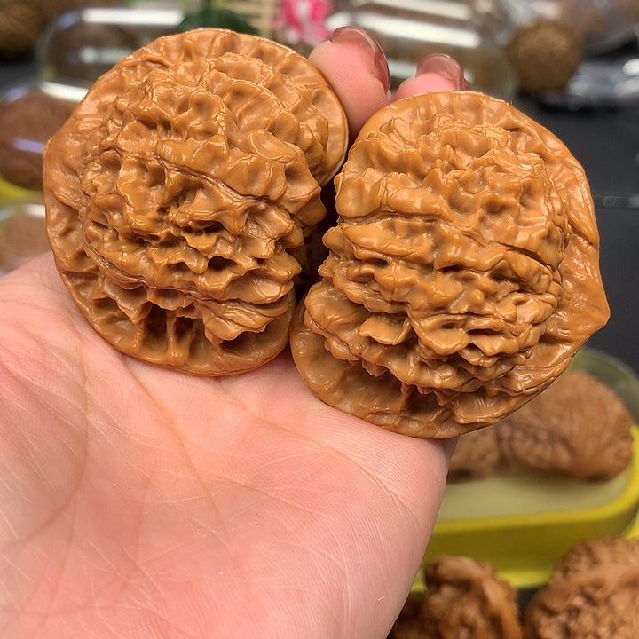 文玩核桃吊坠根**茂52官帽