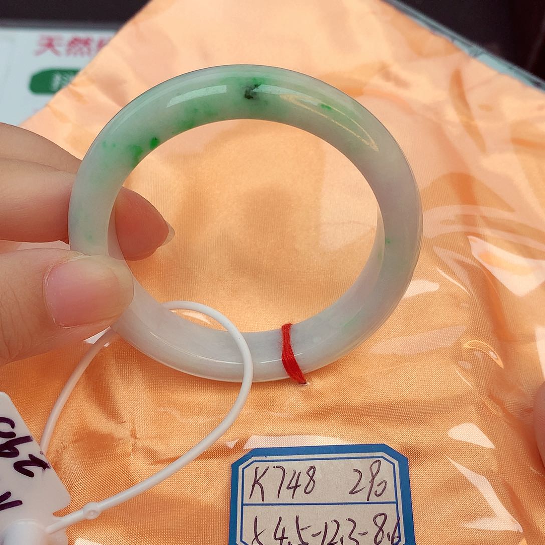 翡翠手镯未镶嵌缅甸翡翠