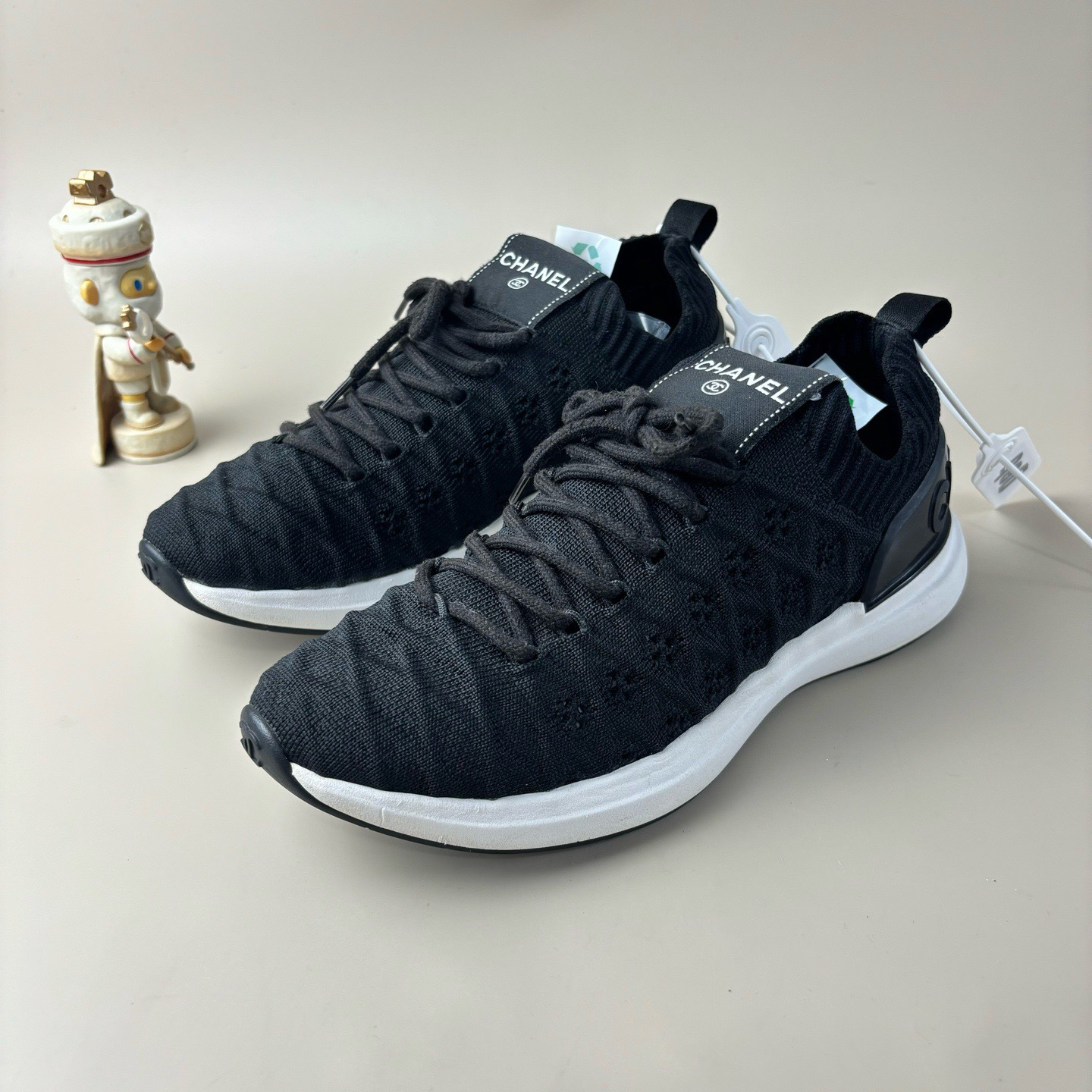 99新 Chanel/香奈儿 黑白系带字母休闲鞋 36码 YLP3101