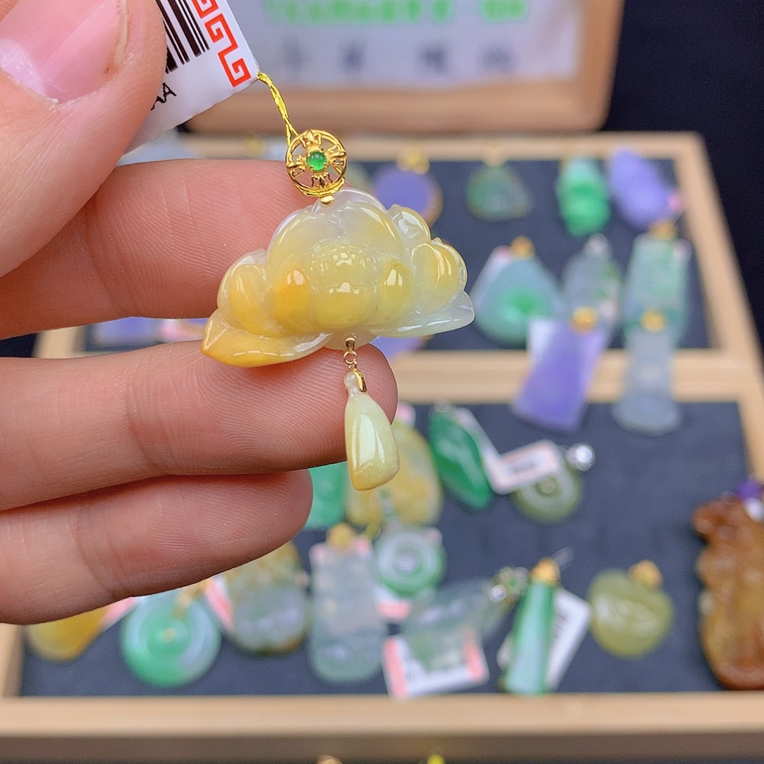 翡翠颈饰18K金镶嵌翡翠