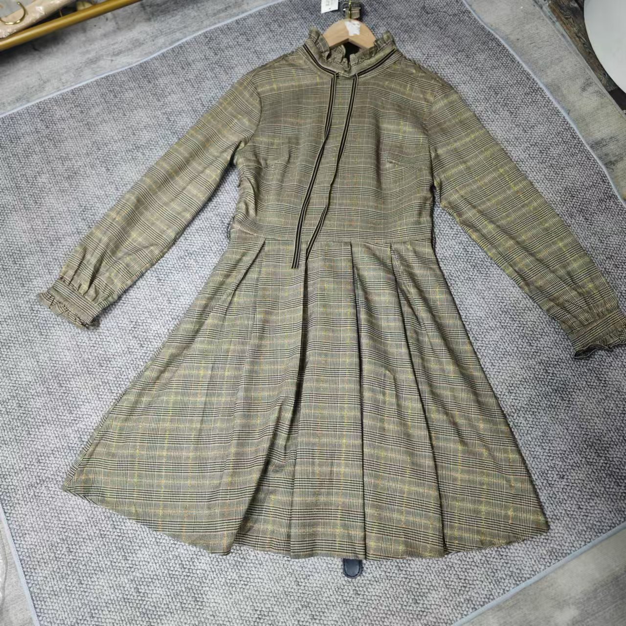 唯琳剪标 8仓B8-3-987款 咖色格子连衣裙