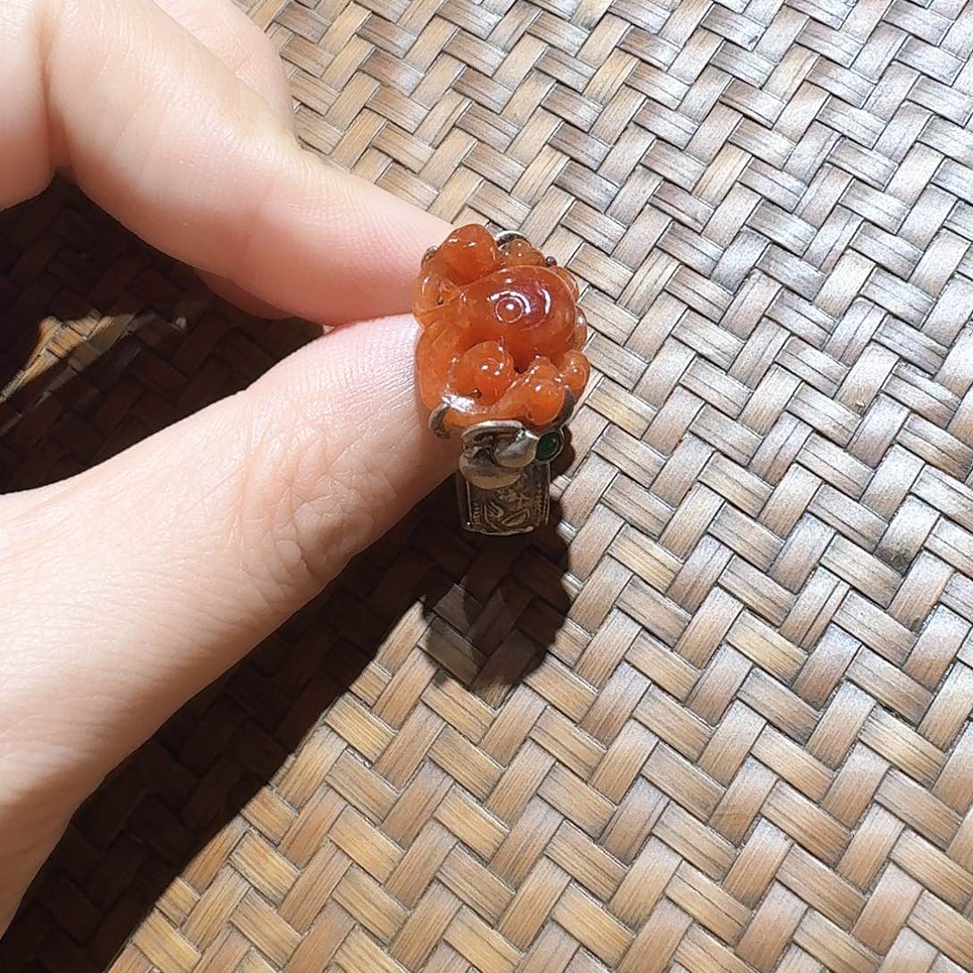 银S925镶嵌戒指翡翠个性十足