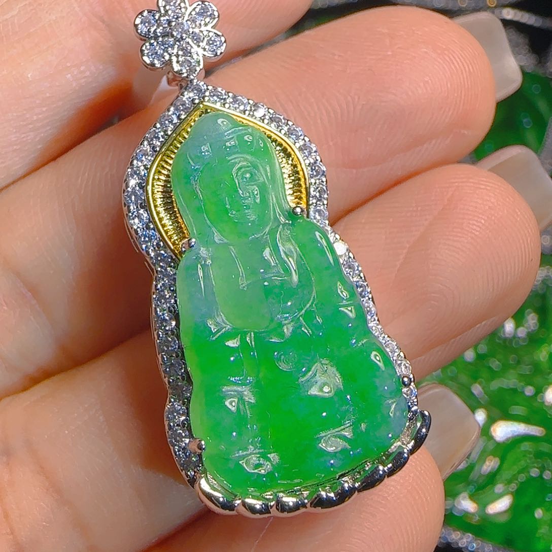 翡翠吊坠(赠链)未镶嵌