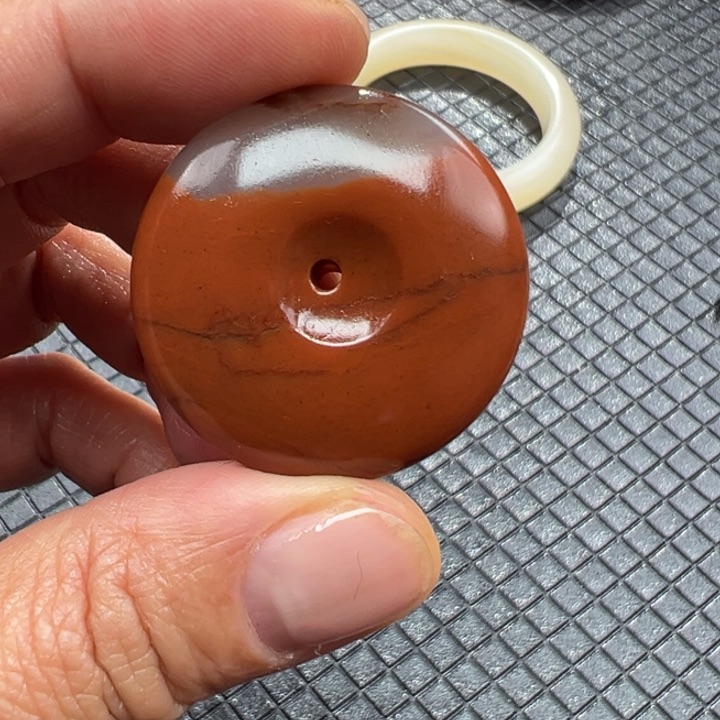 石英质玉（黄龙玉）颈饰未镶嵌