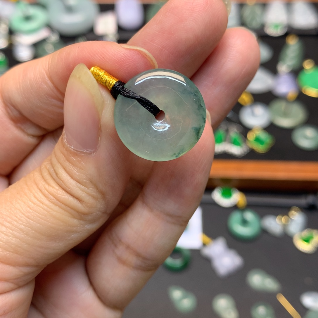 翡翠未镶嵌颈饰有纹裂