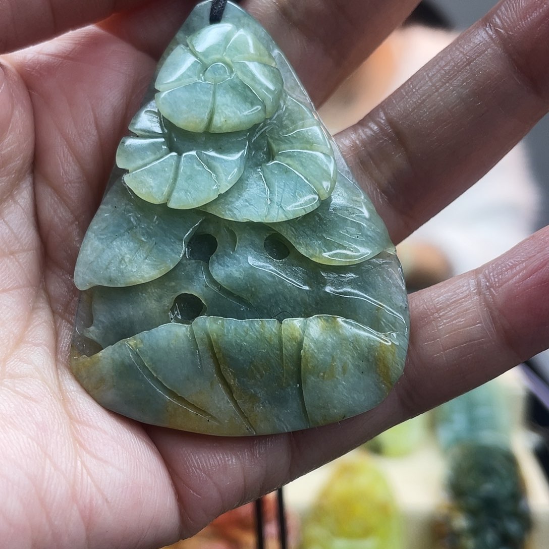 蛇纹石玉颈饰未镶嵌