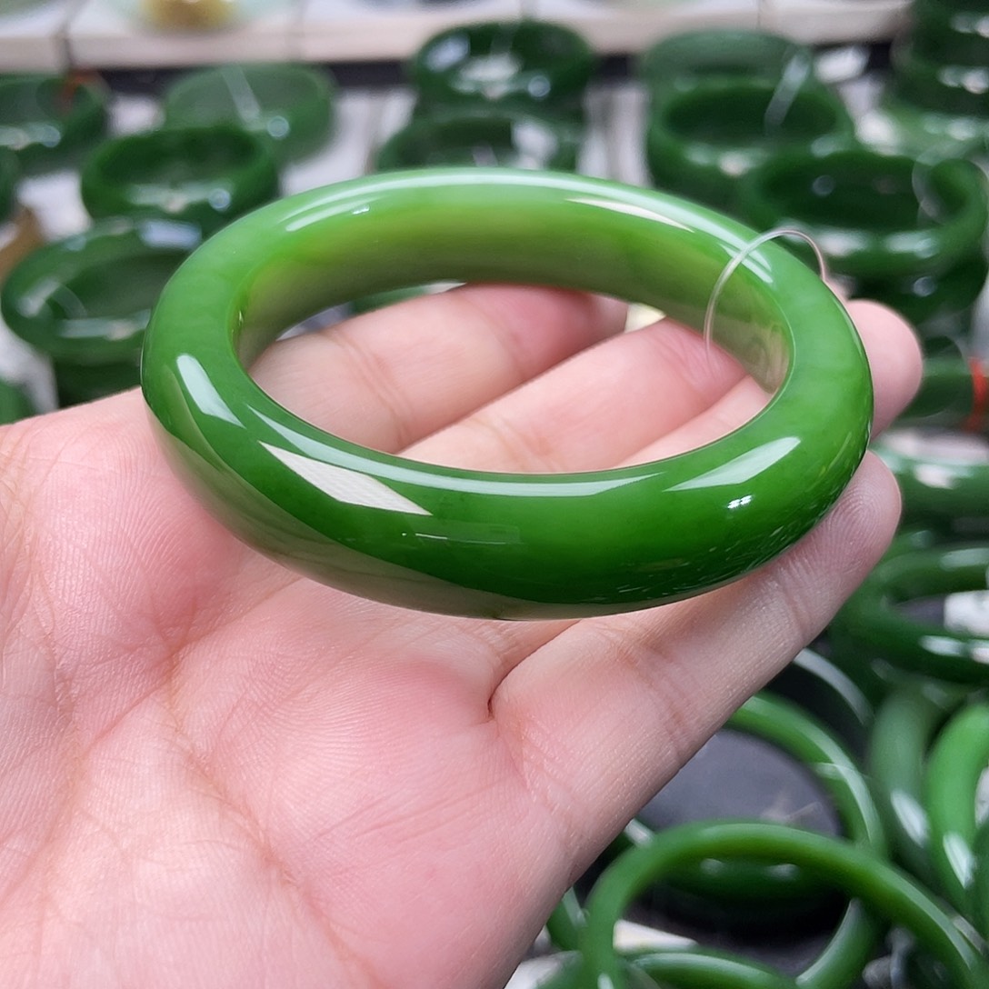 和田玉（碧玉）未镶嵌手镯