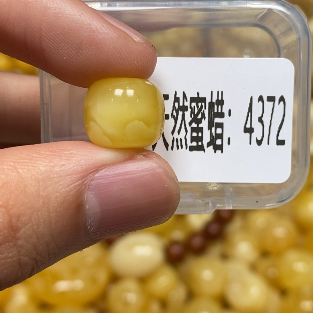 蜜蜡未镶嵌珠宝奇石4372