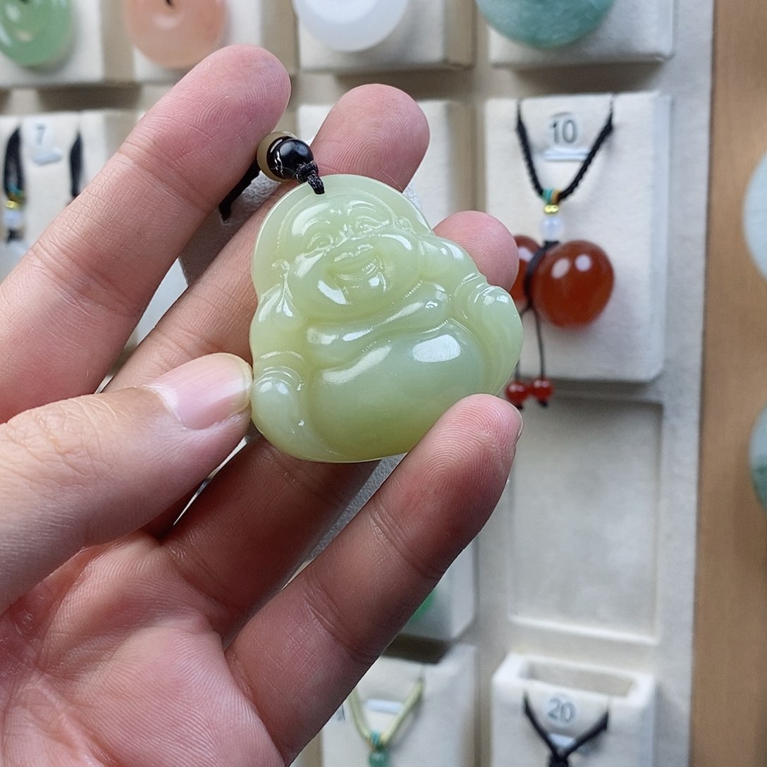 颈饰未镶嵌石英质玉